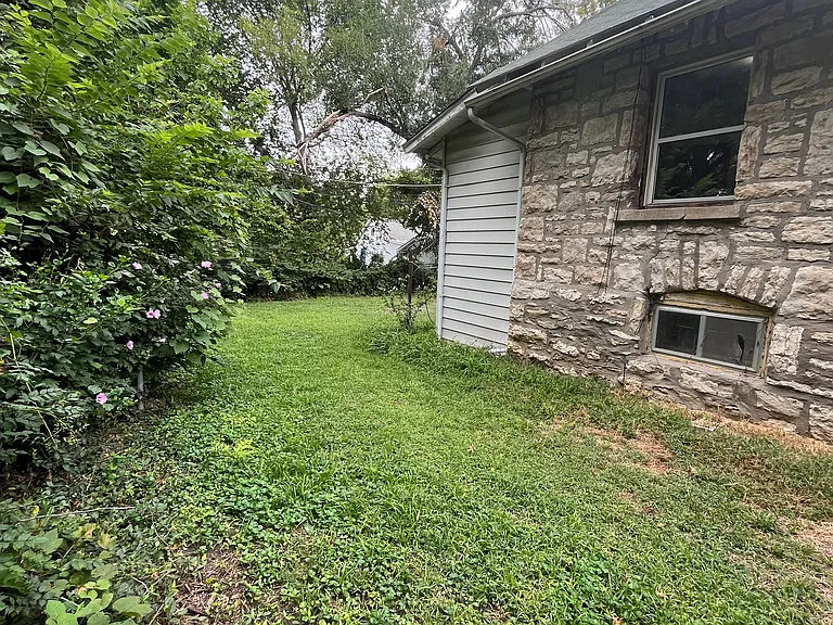 4404 Genessee St #HOUSE — Photo 5