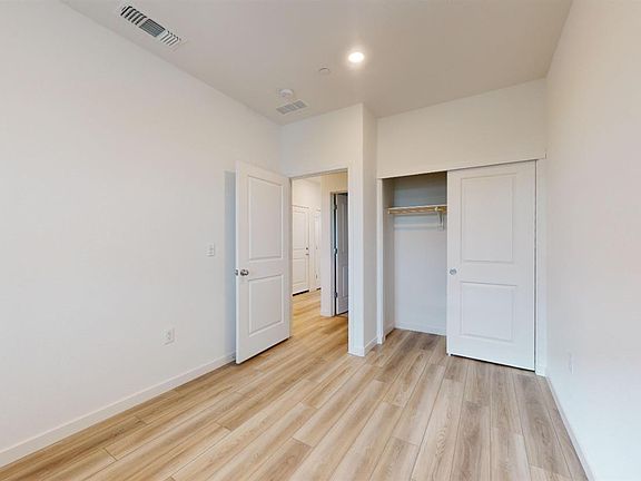 4th image of 7622 Broadhead Way