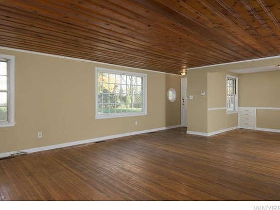 4th image of 60 Willowbrook Dr