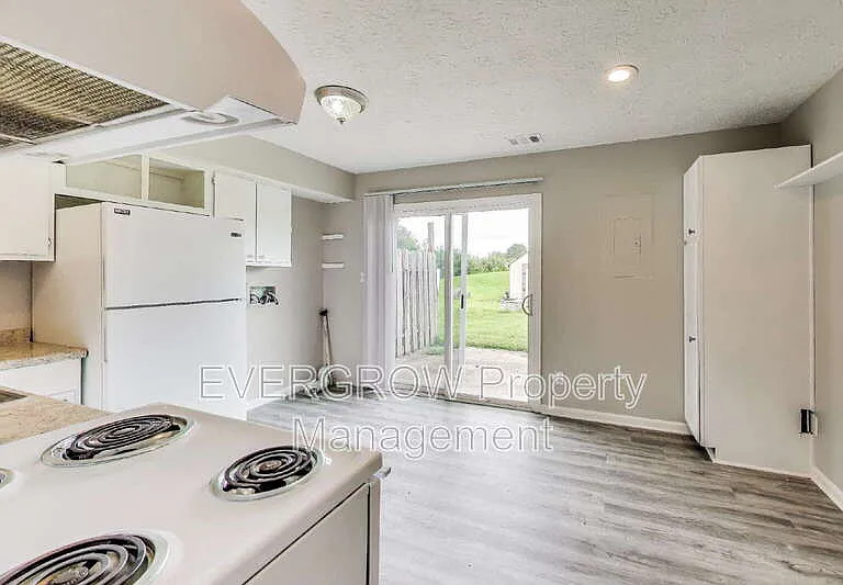 9455 Huggin Hollow Rd — Photo 8