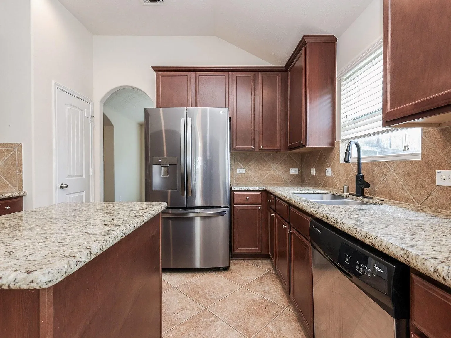 3 bed, 2.0 bath, 1720 sqft, $2,195 — Photo 4