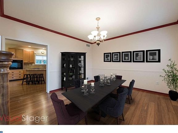 5th image of 404 N Thomas Ct