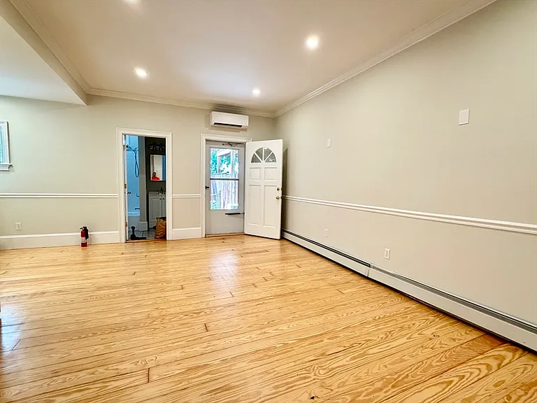 137 M St #1 — Photo 3
