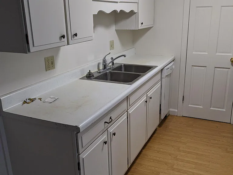 348 College St — Photo 16