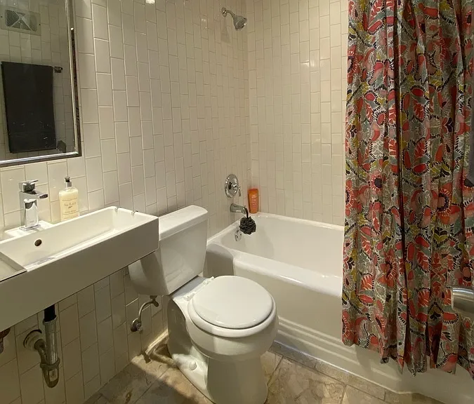 1020 W 44th St #6 — Photo 5
