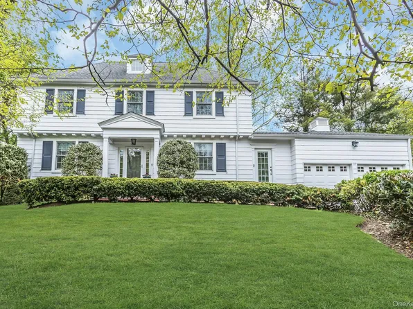 21 The Birches, Roslyn Estates, NY 11576