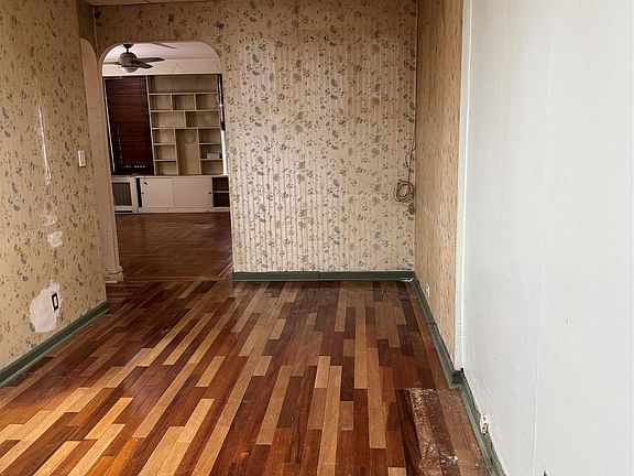 5th image of 2922 Barnes Avenue #5F