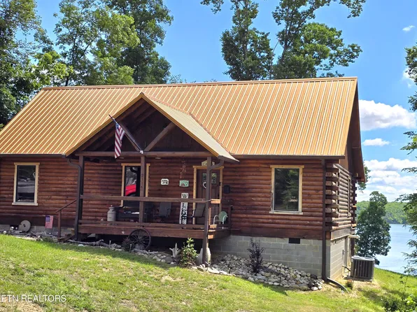 2116 Riverview Dr, Dandridge, TN 37725