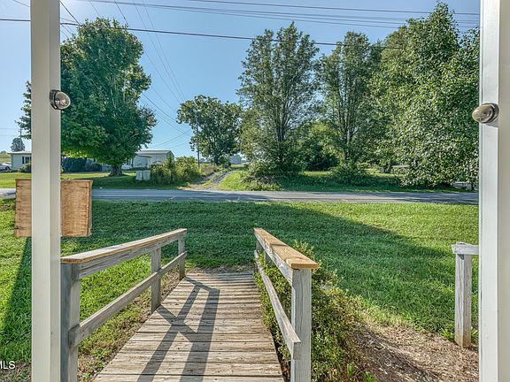 4th image of 632 Beaver Creek Rd