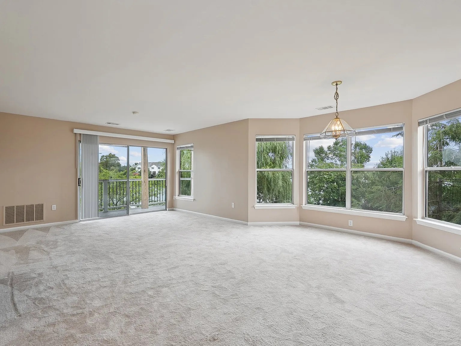 2 bed, 1184 sqft, $2,750 — Photo 3
