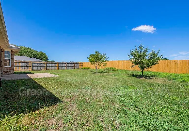 520 Dewberry Ln — Photo 22