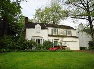 2504 Newbury Dr, Cleveland Heights, OH