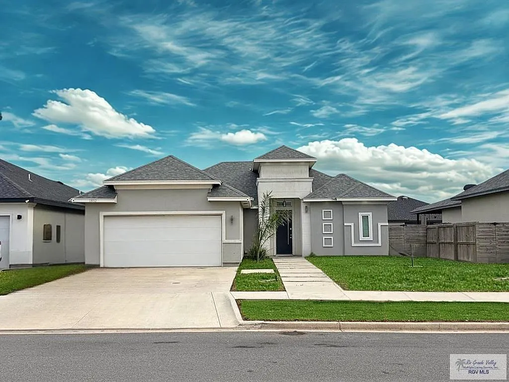4 bed, 2.5 bath, 1860 sqft, $2,400 — Photo 1