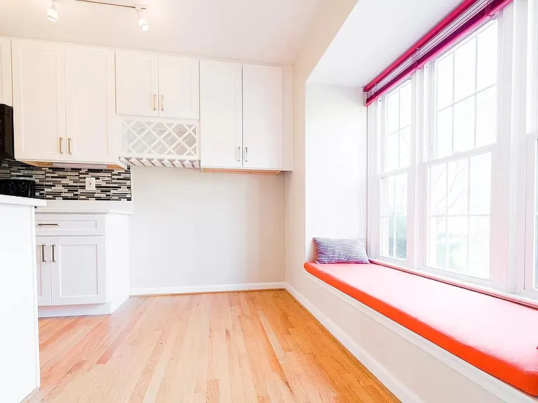4827 Chevy Chase Dr — Photo 15