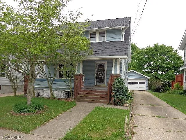 694 Orchard Ave photo 1