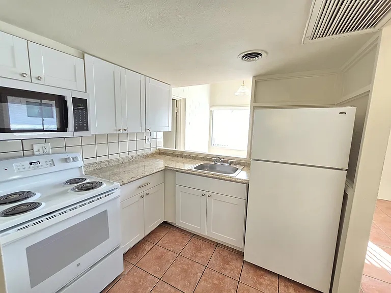 6637 E Cheery Lynn Rd #A — Photo 12