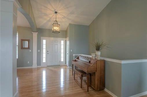 3rd image of 15713 Valley View Dr