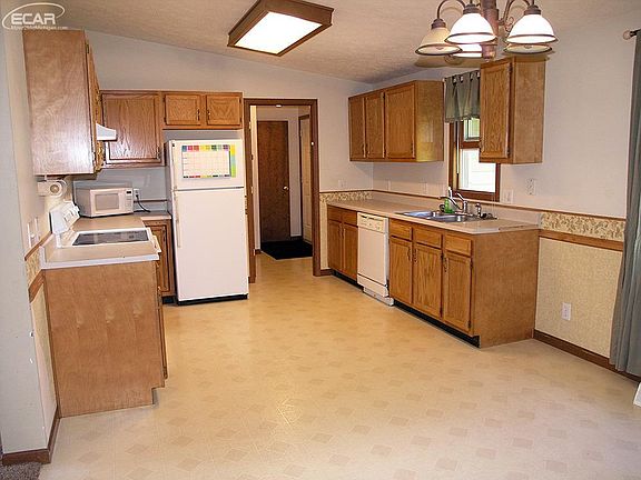 2nd image of 1033 Kingston Ave