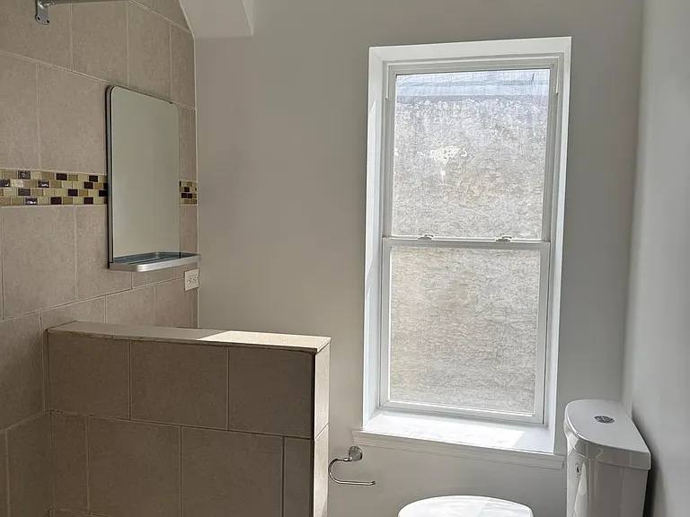 439 W Bringhurst St #C — Photo 12