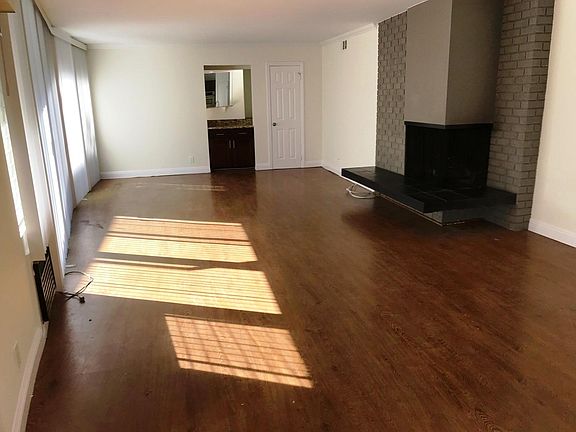 3rd image of 808 S Gretna Green Way APT 8