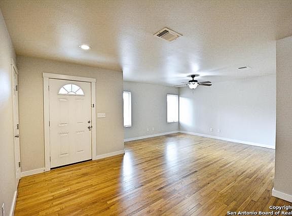 3rd image of 515 Lake Front Ave