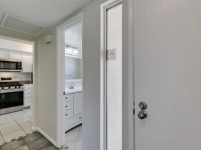 784 Anne Ln — Photo 8