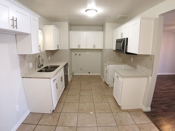 3rd image of 812 W D St
