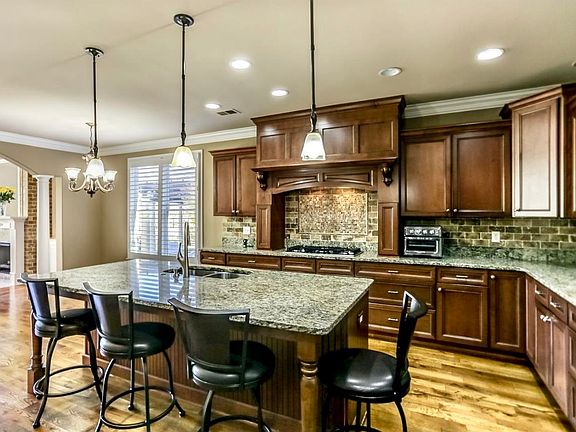 4th image of 8578 Southwind Dr