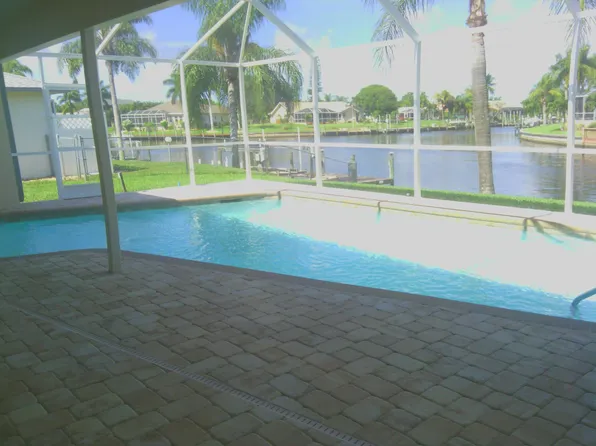 1216 SE 21st Ave, Cape Coral, FL 33990