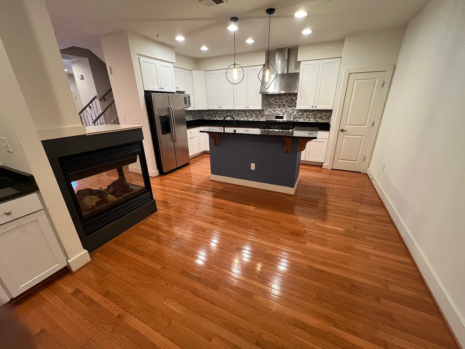 4 bed, 4.5 bath, 3182 sqft, $3,800 — Photo 4