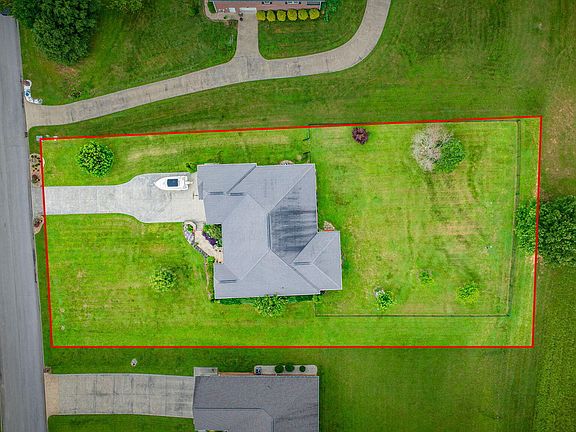 2nd image of 730 Victoria Lee Way