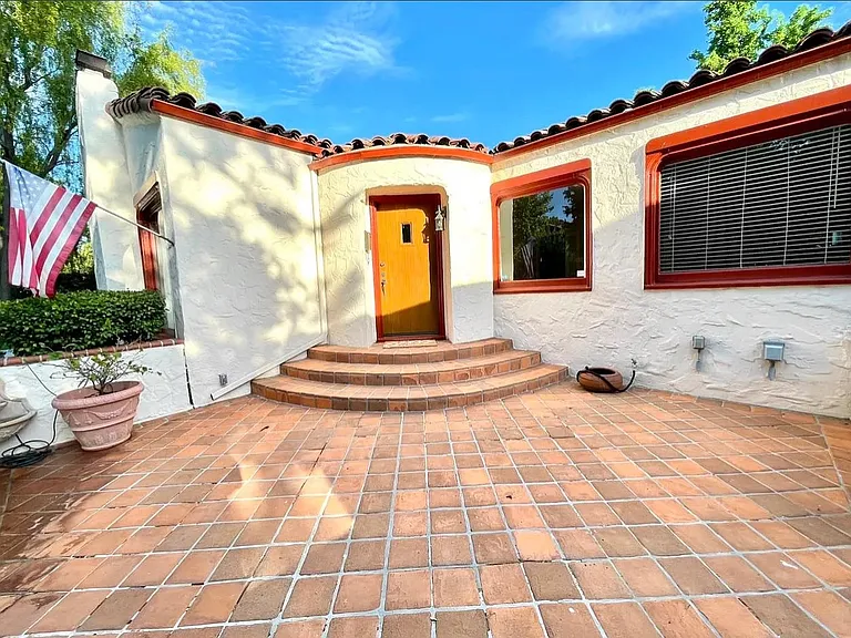 1127 Clark Way — Photo 5