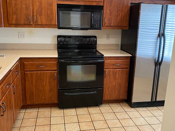 2nd image of 8840 Villa La Jolla Dr Unit 201