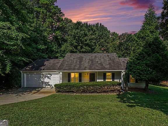 3rd image of 529 Bluff Ct