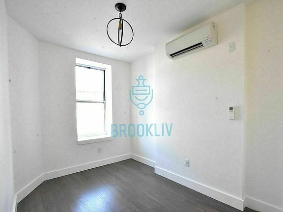 5th image of 824 Saint Johns Pl #2E