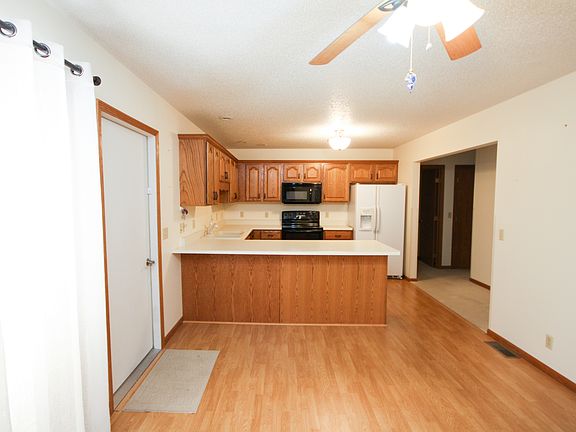 5th image of 1090 Pinetree Ln