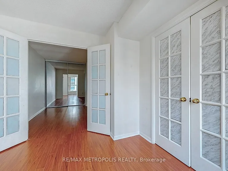 7 Carlton St #1114 — Photo 15