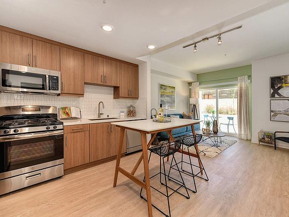 5th image of 1446 Tamarind Ave #D95bafa0d