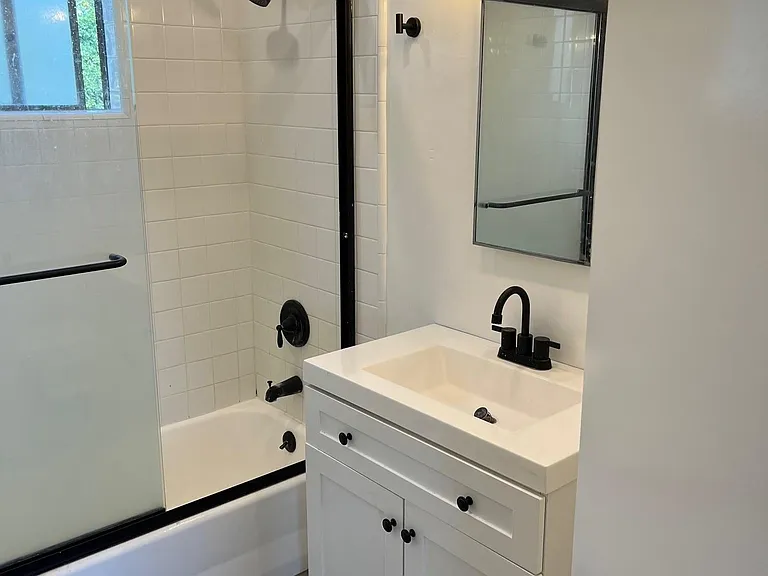 1031 Pico Blvd #3 — Photo 14