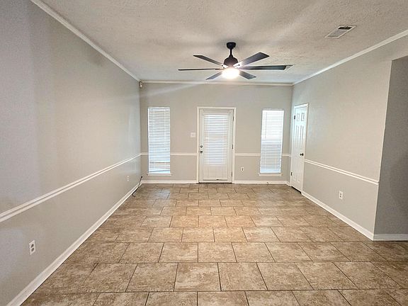 3rd image of 504 Stacey Ln