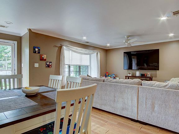 3rd image of 111 Wyndham Pl