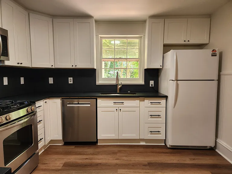 1505 Eastland Rd — Photo 12