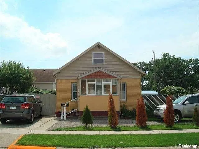 8410 Orchard Ave photo 1