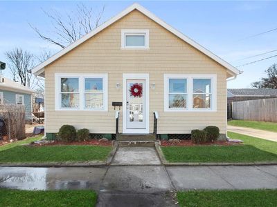 8 Harding Ave, Warwick, RI, 02888