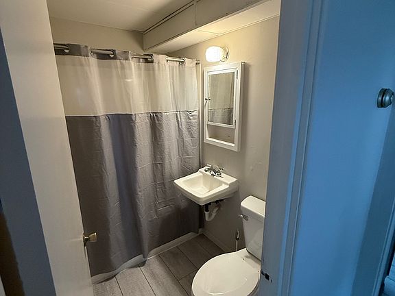 5th image of 129 Farragut Rd #129