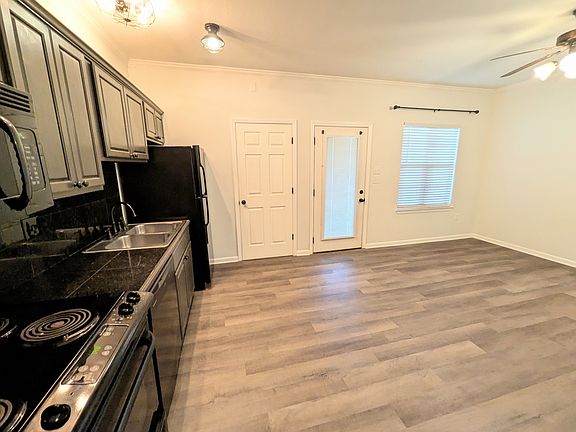 2nd image of 612 S Kenilworth Pkwy APT 1H
