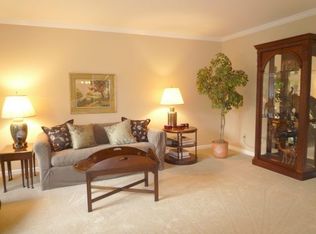 122 N Buckingham Dr, Sugar Grove, IL 60554