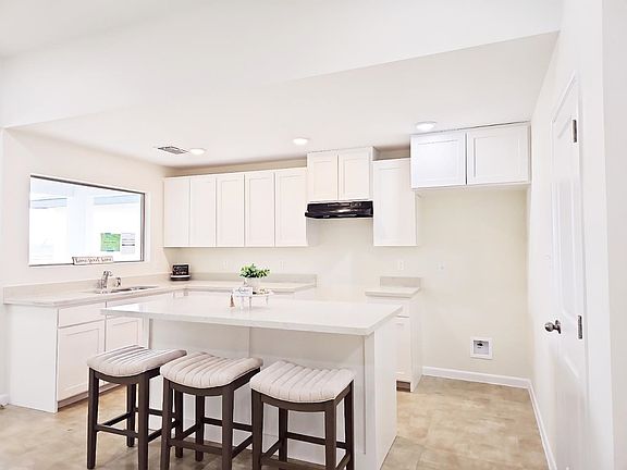 5th image of 1407 El Caporal Dr