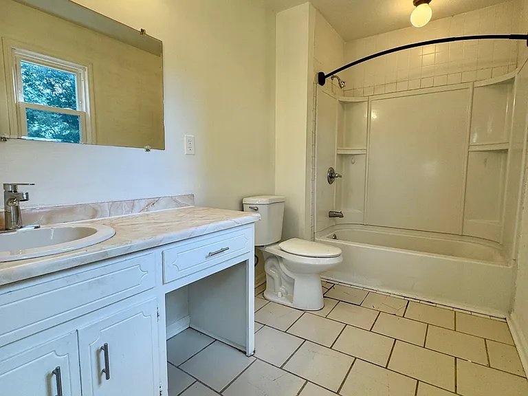 3355 Poplar Dr — Photo 8
