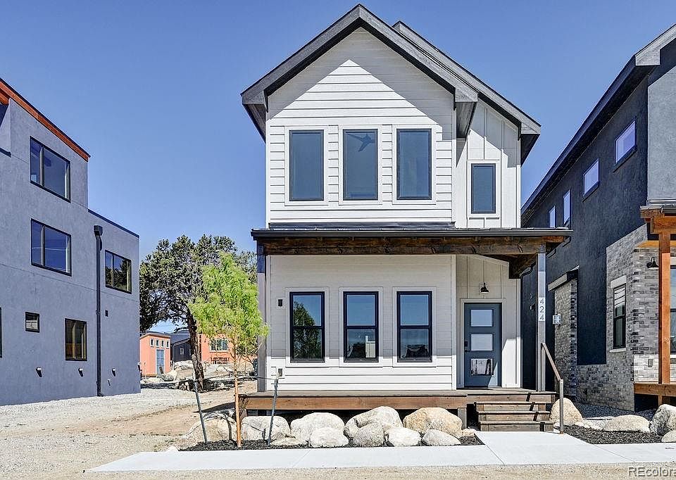 1st image of 424 Pinon St